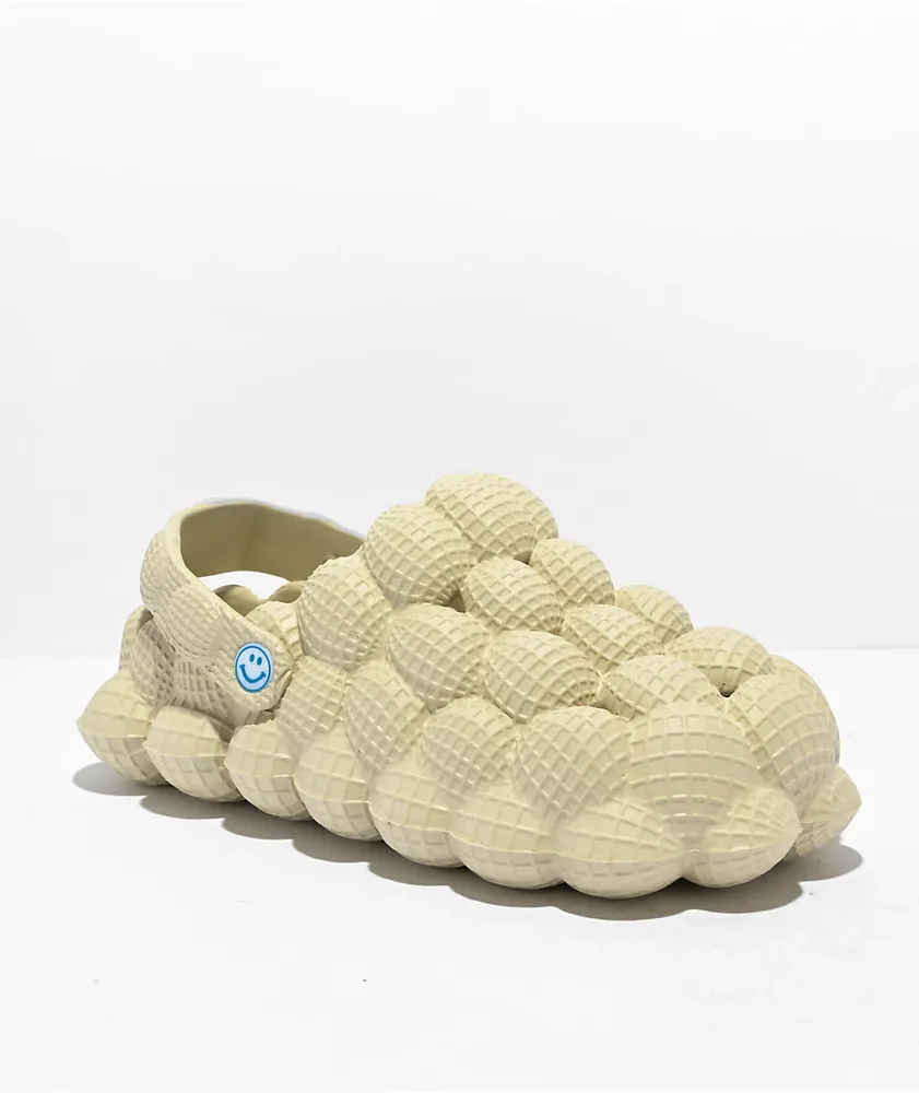 Zumiez slippers sales