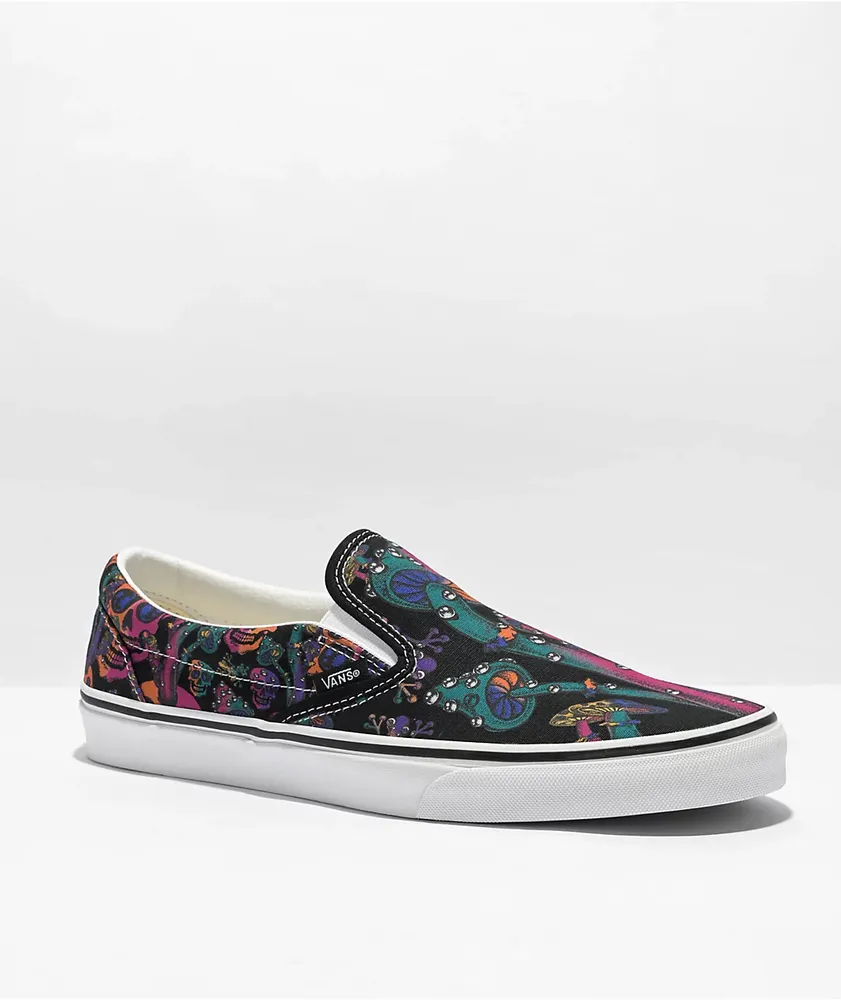 Plaza las americas vans sale store