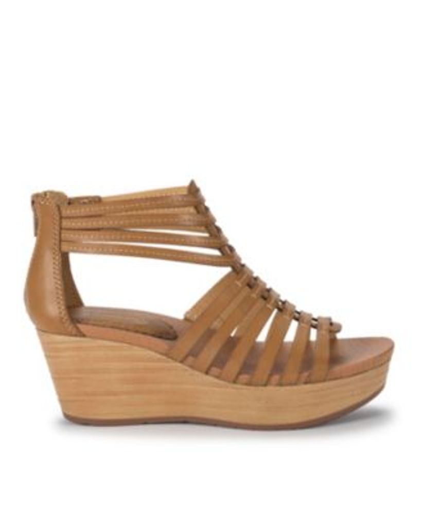 Baretraps Women's Mallison Platform Wedge Sandals Mall of America®