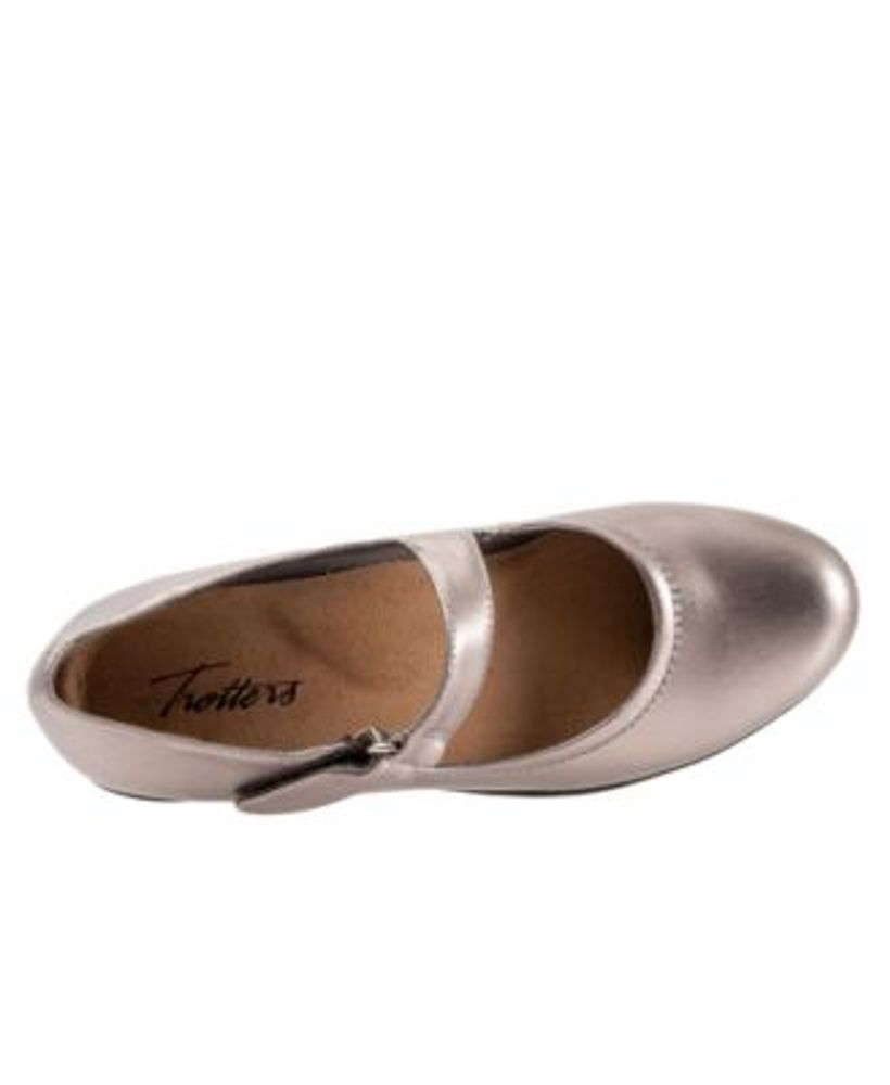 Trotters Women s Rona Mary Jane Shoe Mall of America