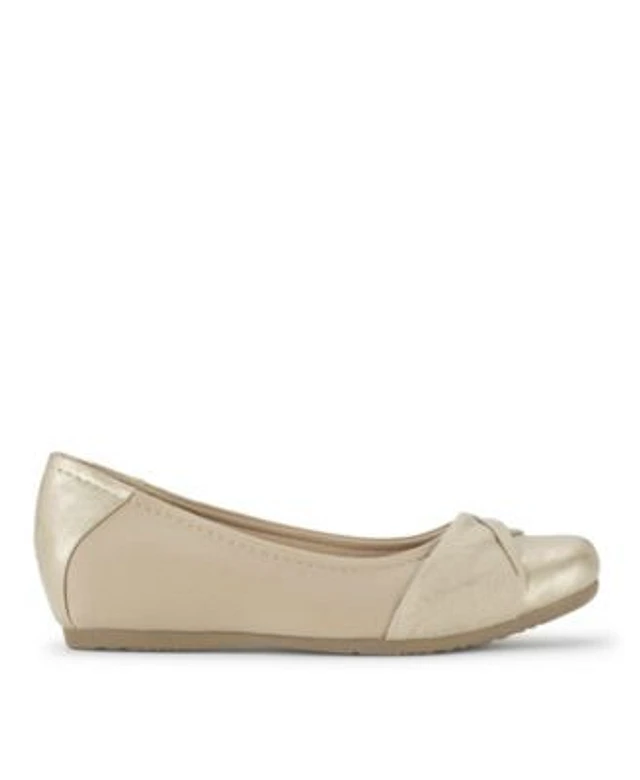 Baretraps Women s Mitsy Slip On Flats Hawthorn Mall