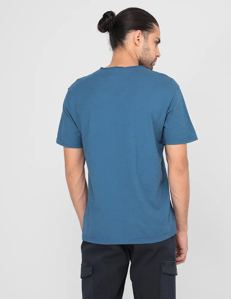 Playera Benetton cuello V para hombre