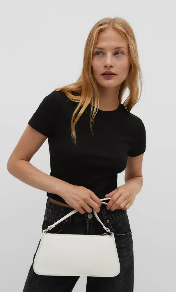 Bolso de pelo negro stradivarius discount
