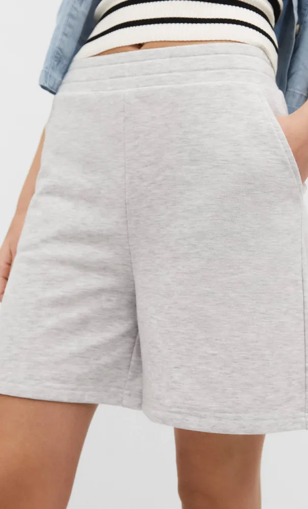 Short felpa stradivarius store