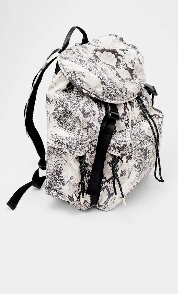 Mochilas hot sale de stradivarius