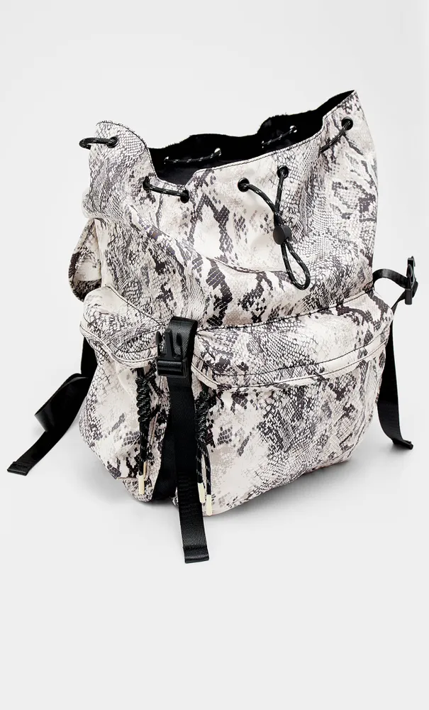 Mochila on sale blanca stradivarius