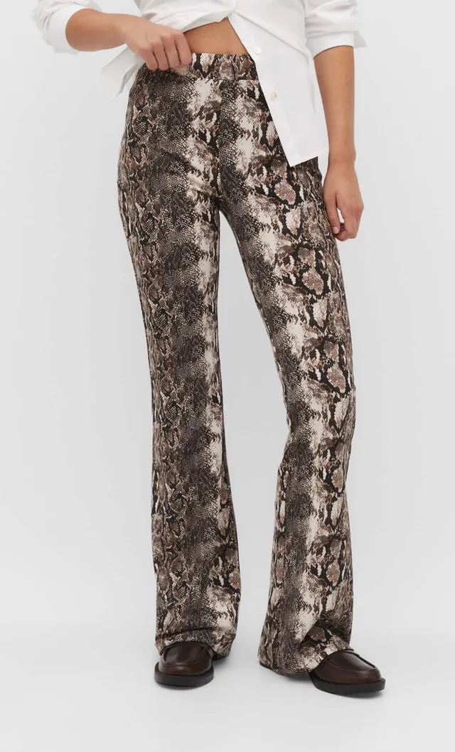 Pantalon flare sale punto liso stradivarius