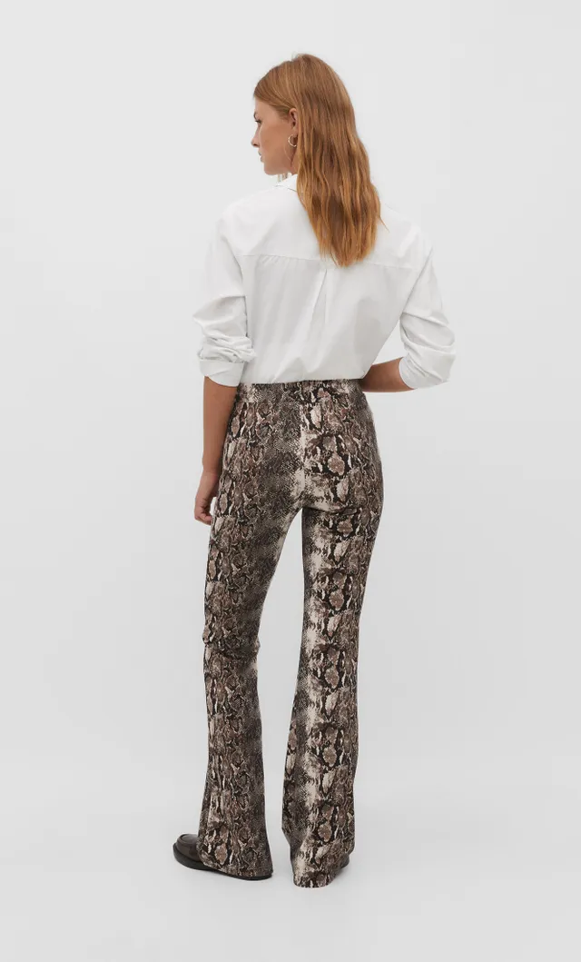 Stradivarius Pantal n flare punto liso Paseo Interlomas Mall