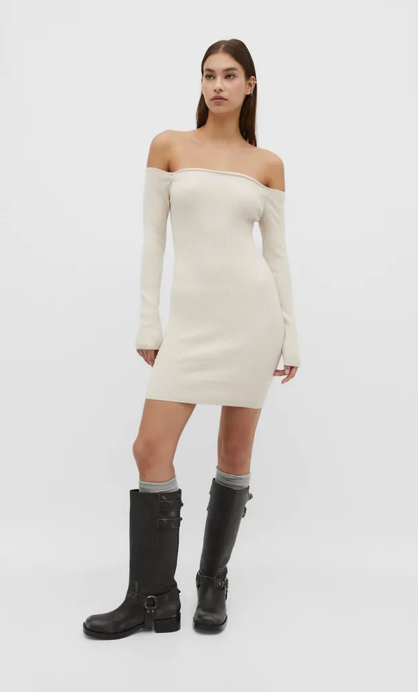 Vestido best sale plisado stradivarius