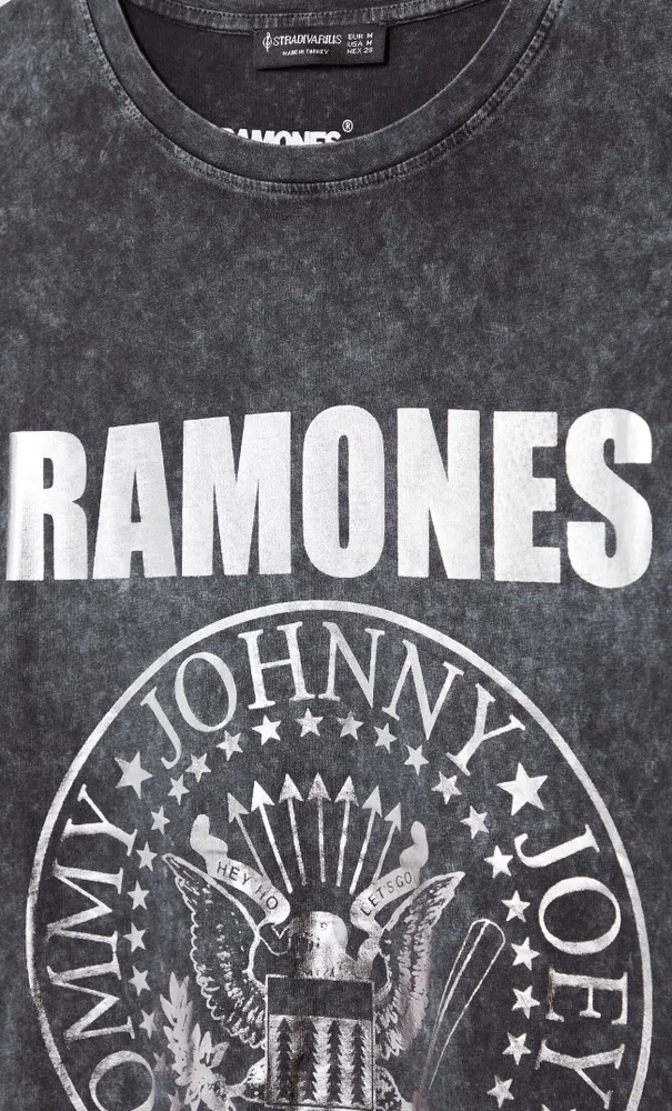 Camiseta ramones online mujer stradivarius