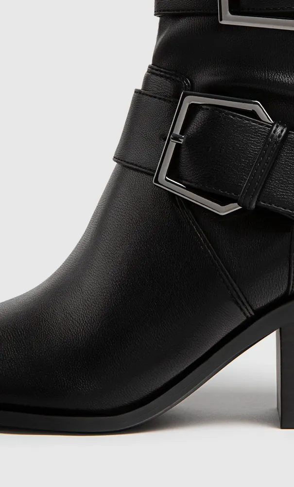 Botines outlet negros stradivarius