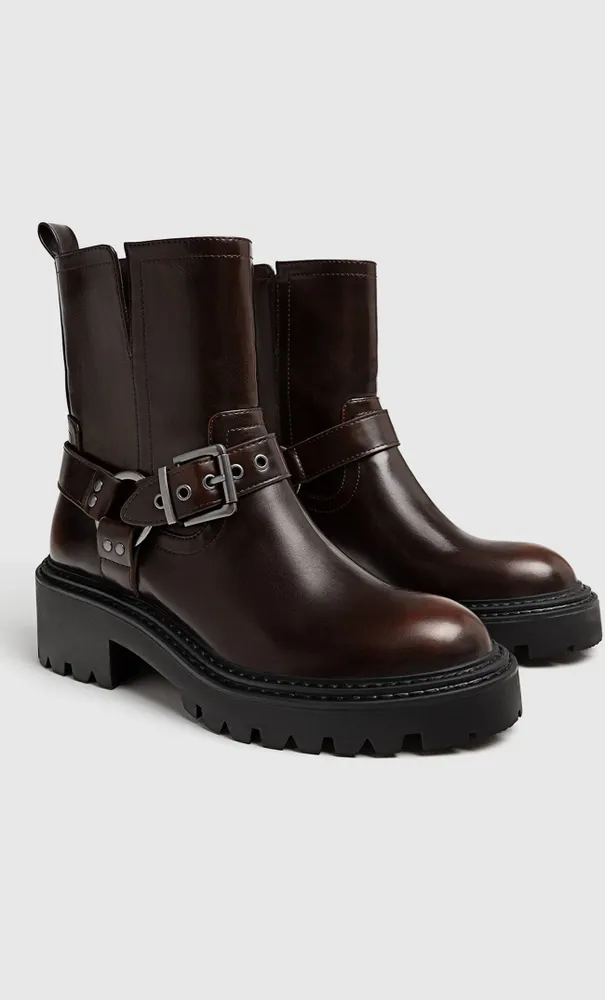 Botines planos on sale hebillas