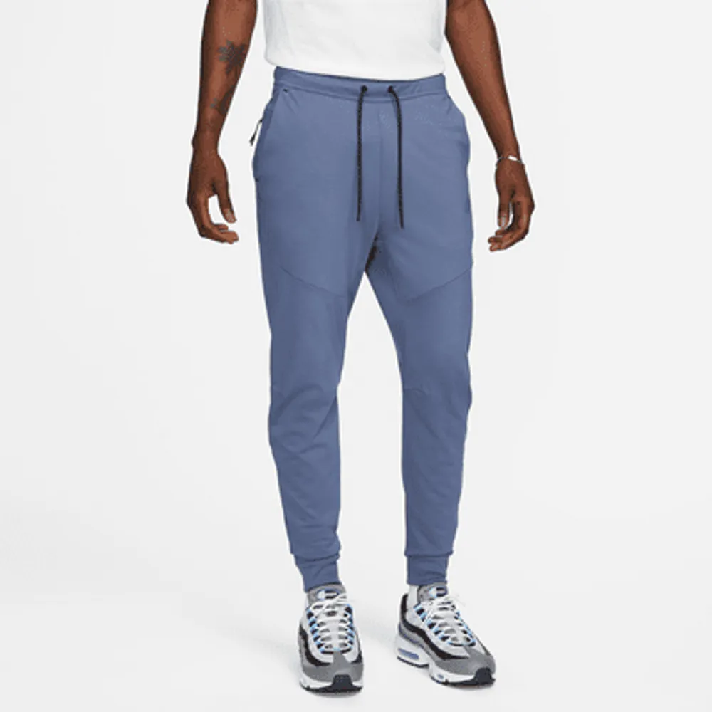 Nike hotsell jogger tech