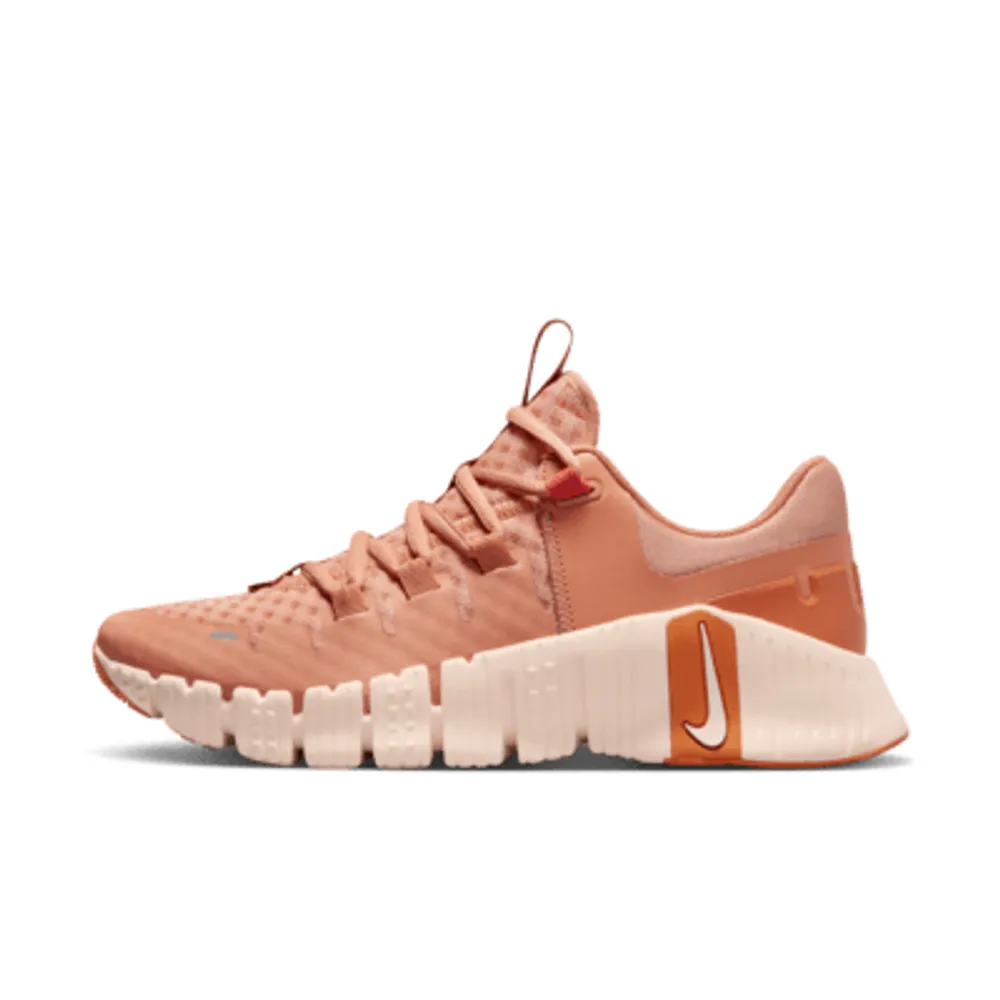 Nike store free t