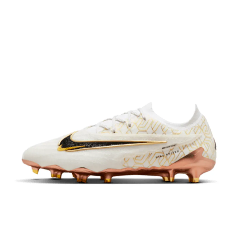 Low sale top cleats