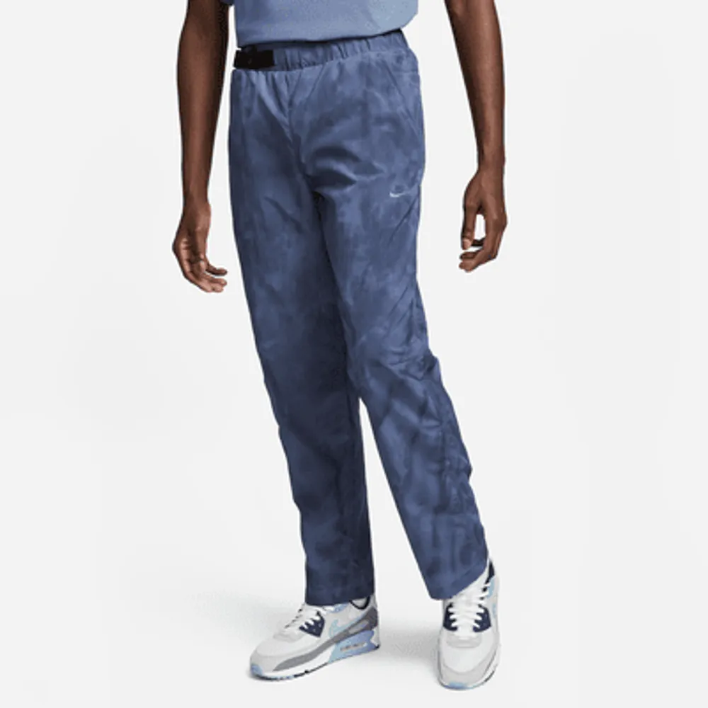 Men's woven cargo pants deals nike sportswear tech pack