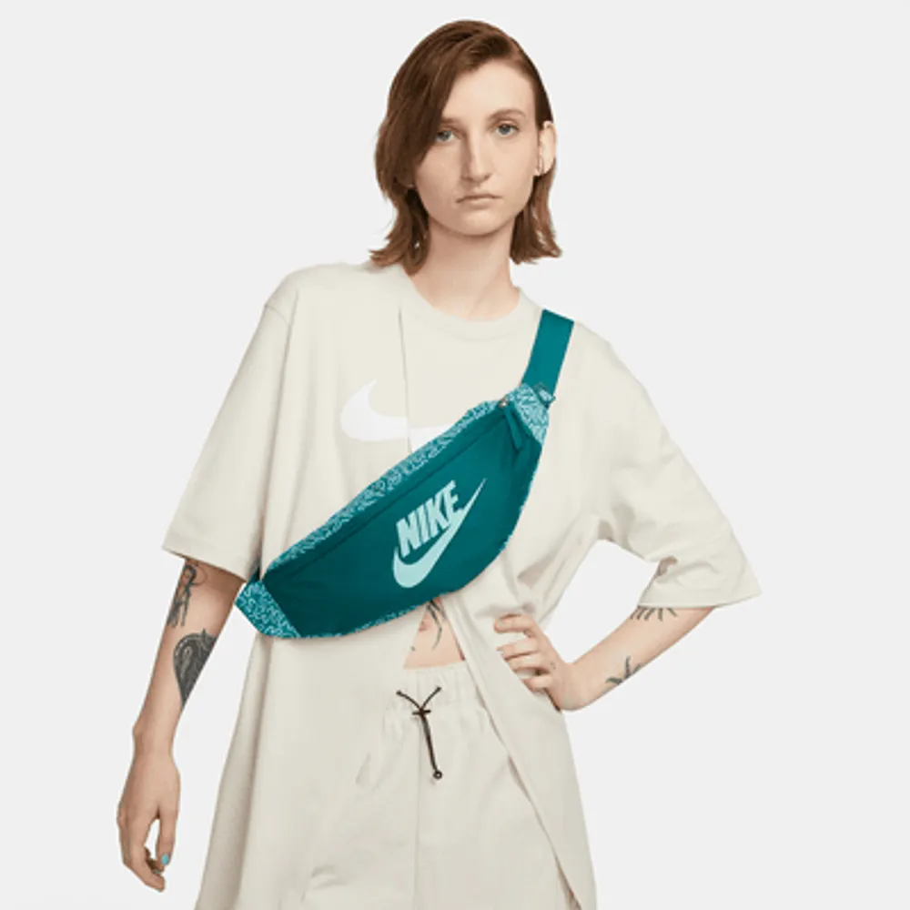 Nike sportswear heritage hip pack store
