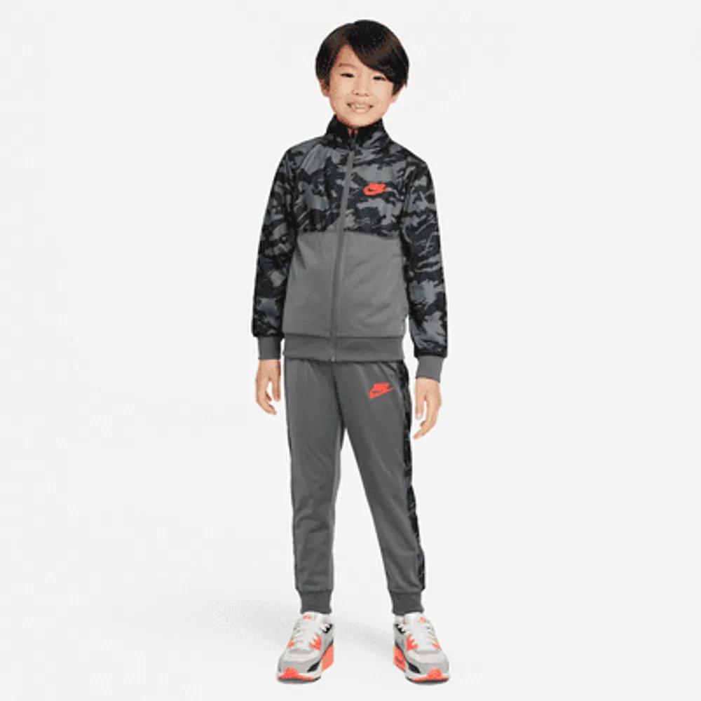 Younger kids clearance nike 27