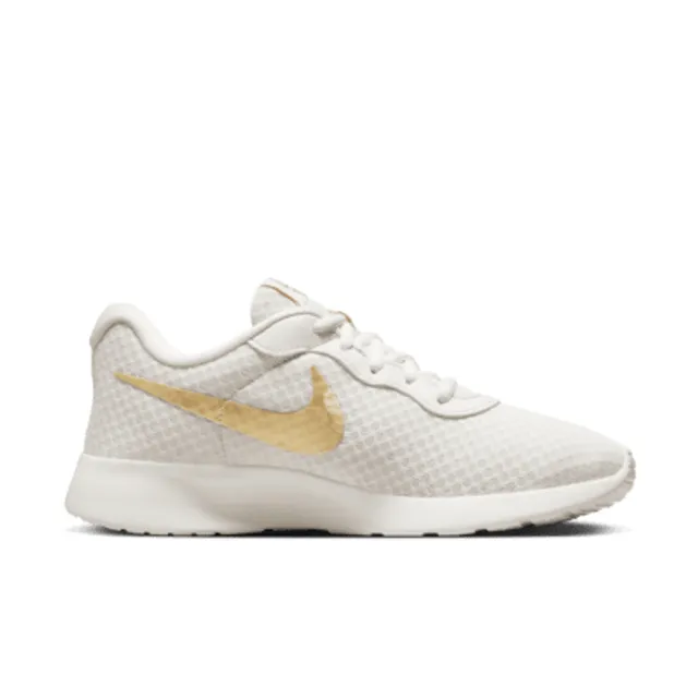 Nike tanjun clearance kids white