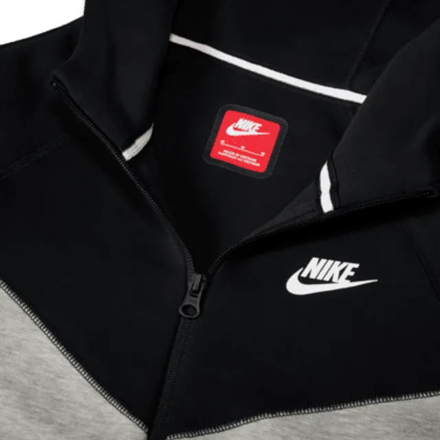 Nike Sportswear Repeat Older Kids' (Boys') Full-Zip Hoodie. UK 