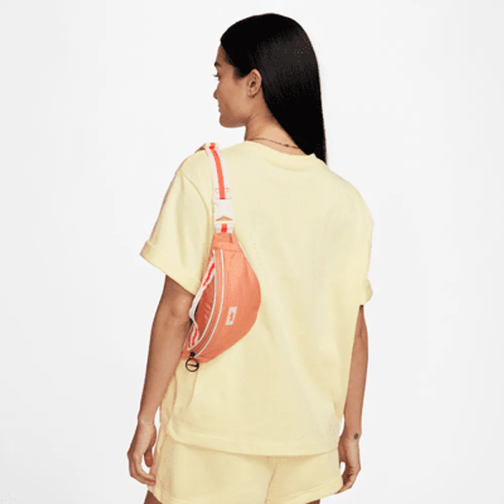 Nike heritage sales hip pack small