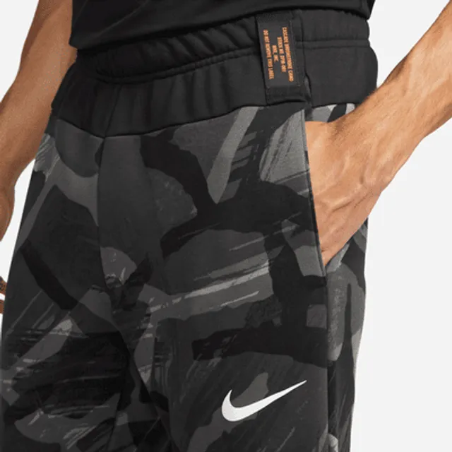 Nike best sale camo pants