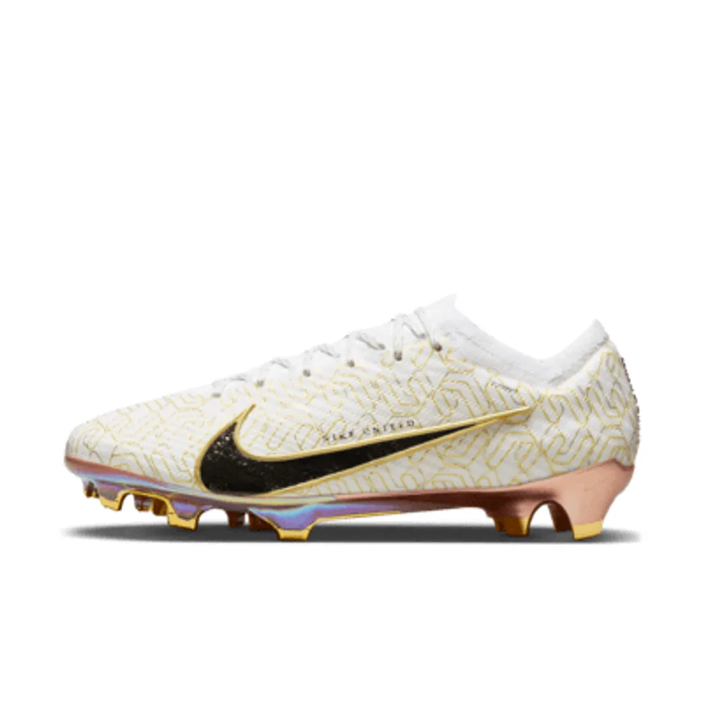 Low top hot sale soccer cleats