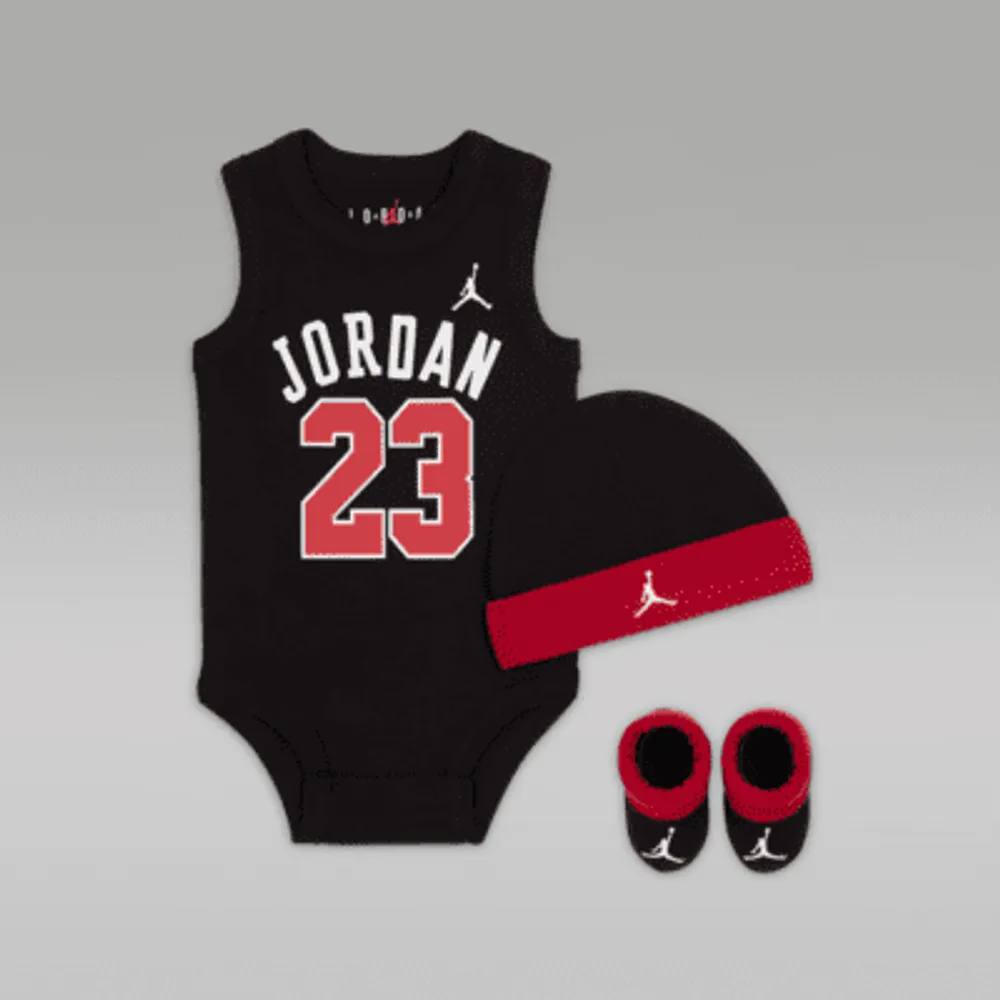 Nike Jordan Jumpman Baby Bodysuit Beanie and Booties Set. Nike UK