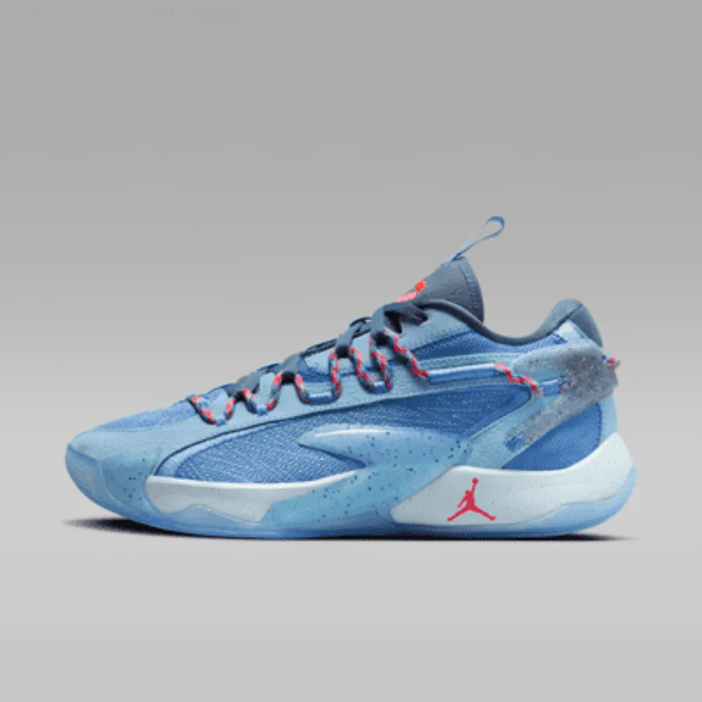 Basketball shoes hotsell nike blue
