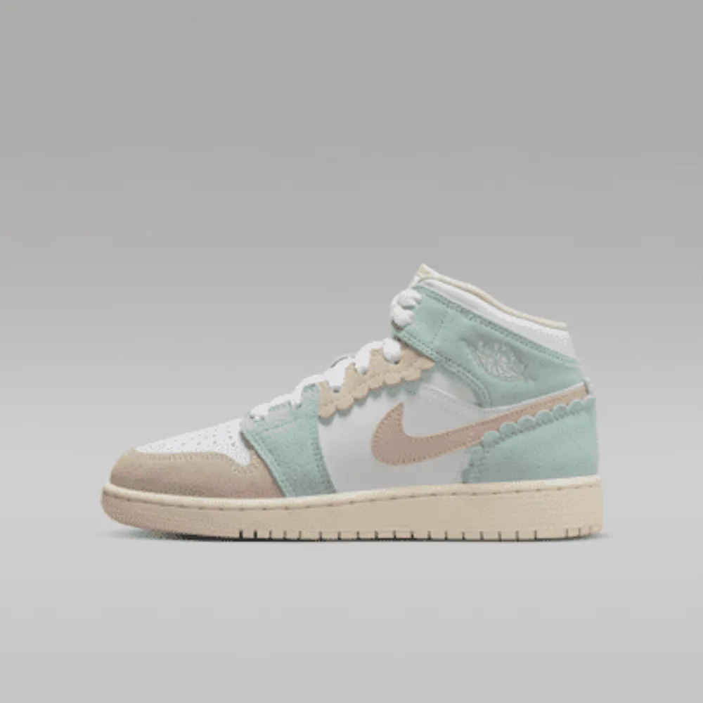 Nike Air Jordan 1 Mid SE Older Kids Shoes. Nike UK King s Cross
