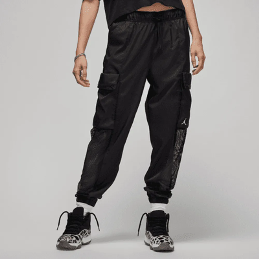 Nike lightweight utility hotsell cargo joggers in black