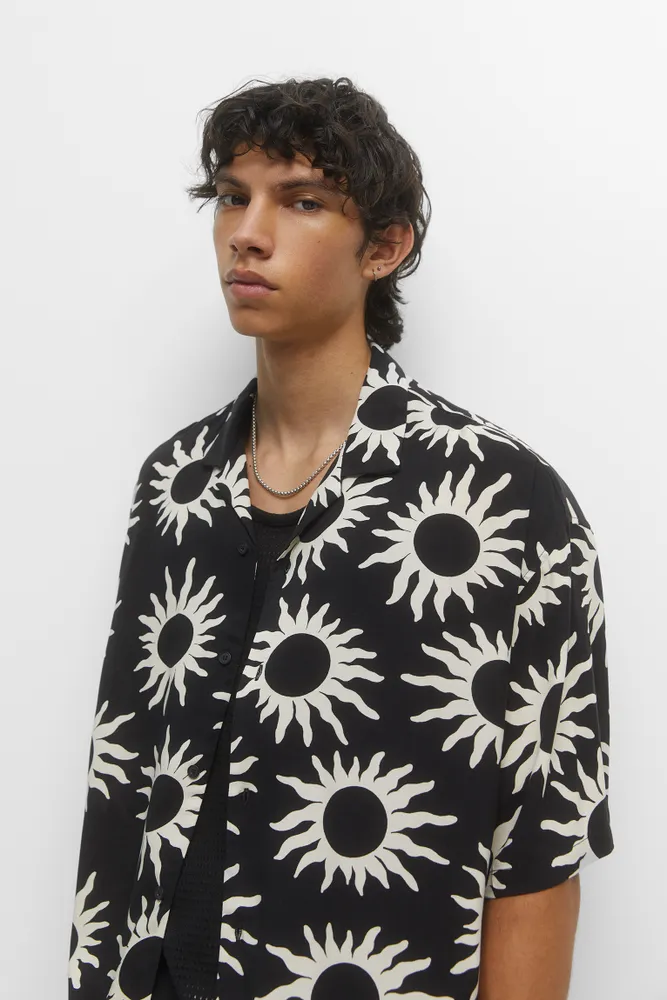 Pull Bear Camisa manga corta girasoles Paseo Interlomas Mall