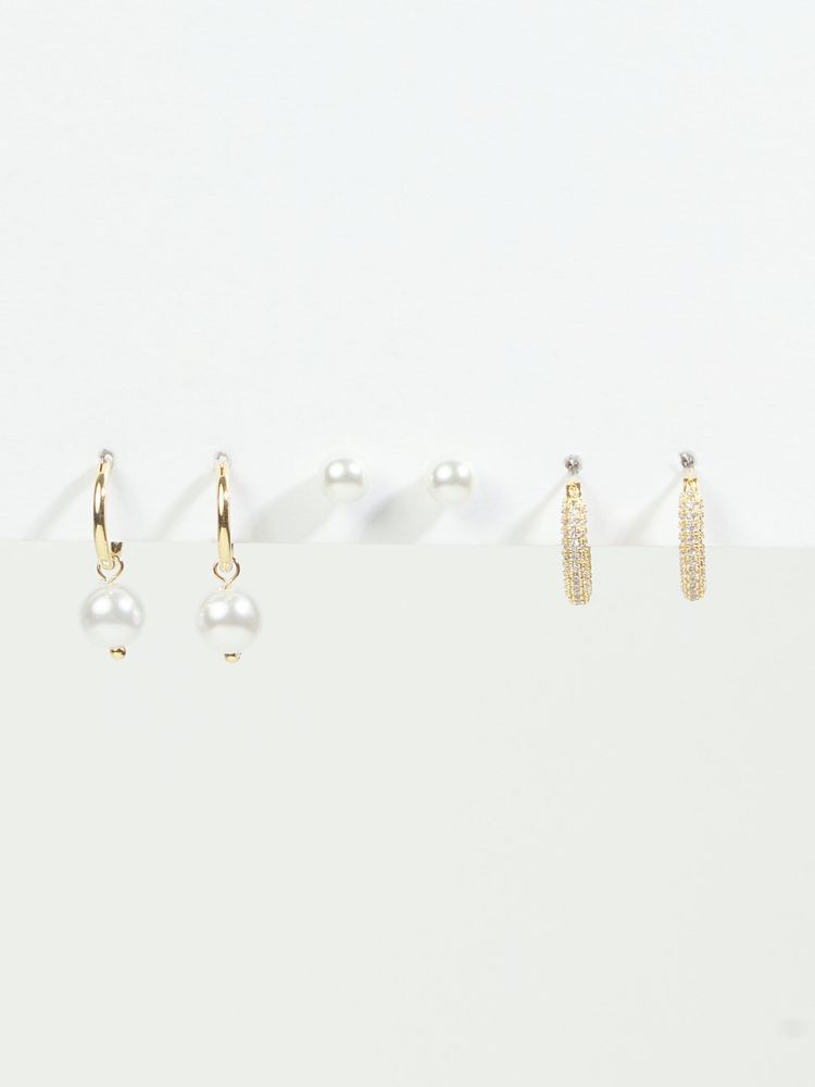 Big pearl hotsell earrings forever 21