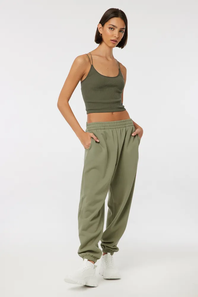 Baggy sweatpants and outlet crop top
