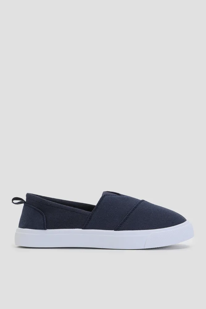 Ardene Cross Vamp Slip On Sneakers in Dark Blue Size Rubber