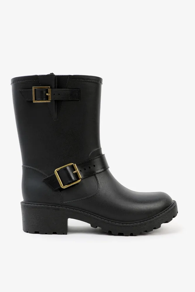 Rubber outlet buckle boots