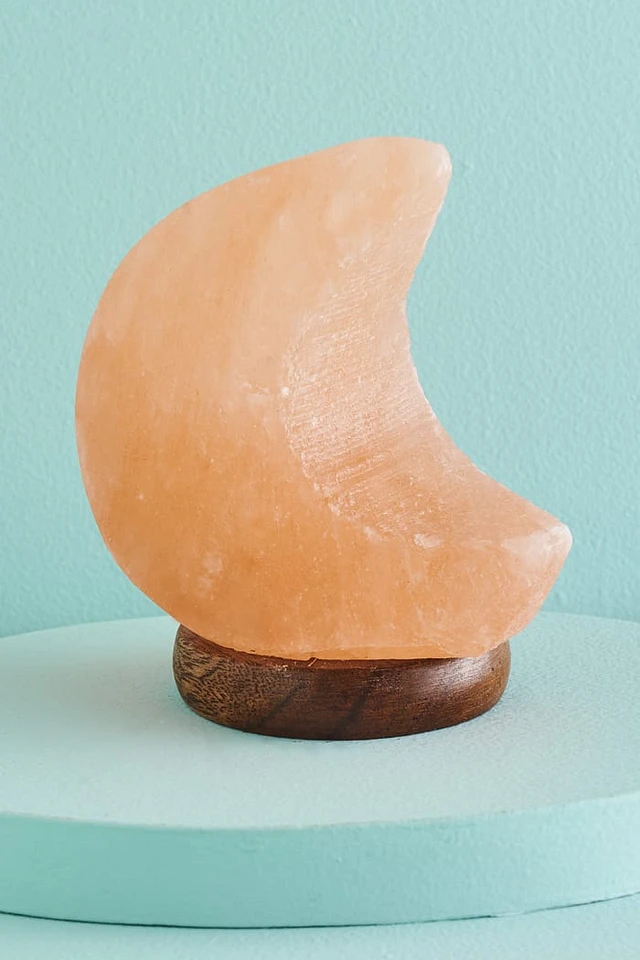Urban outfitters moon salt lamp deals