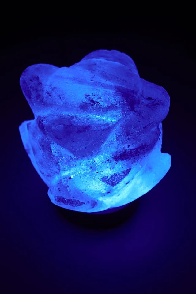 Salt lamp earthbound top
