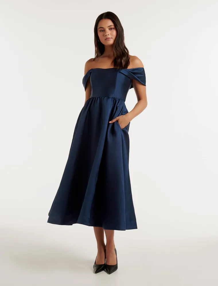 Prom dress stores outlet in square one mall