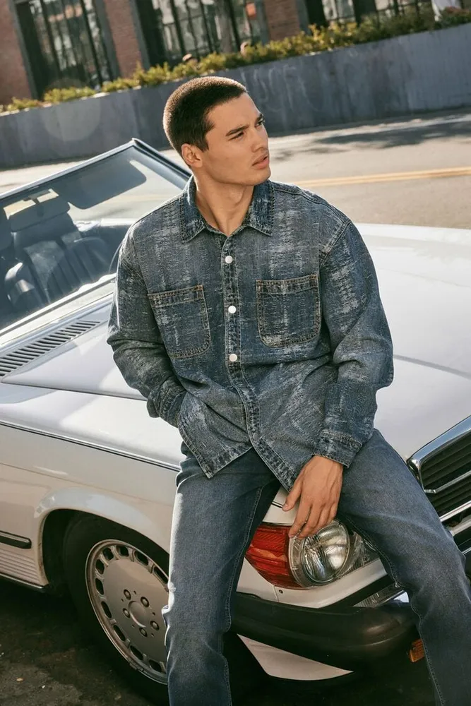 Forever 21 Men Distressed Gradient Wash Shirt in Denim Washed