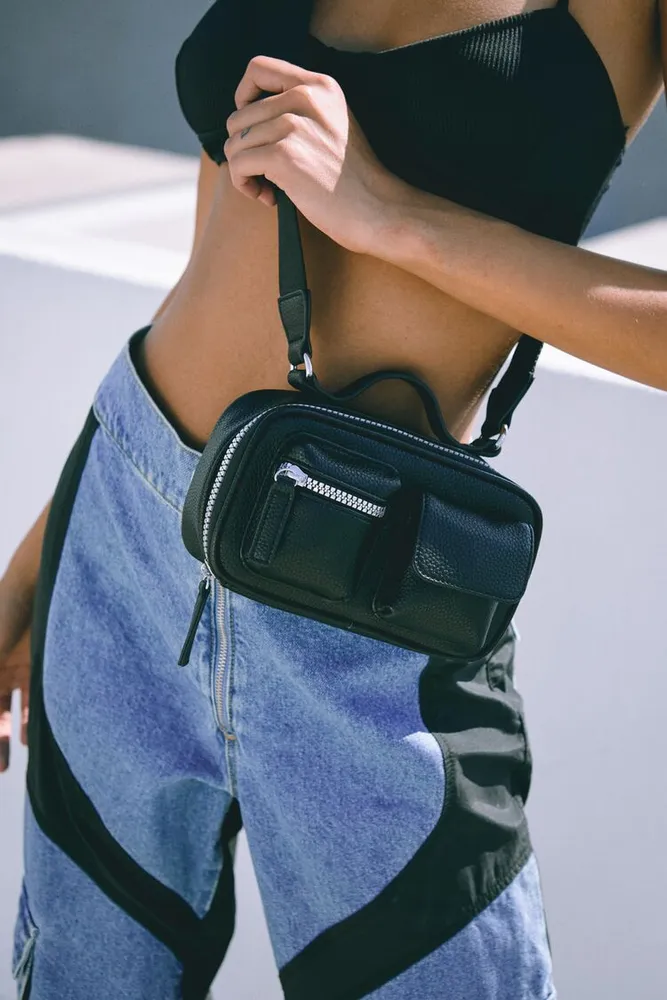 Faux leather crossbody hotsell bag forever 21