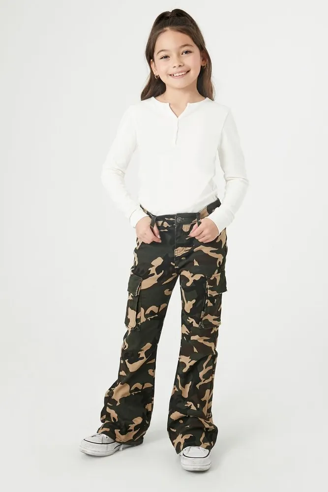 Forever 21 Girls Camo Cargo Flare Jeans Kids in Green 11 12
