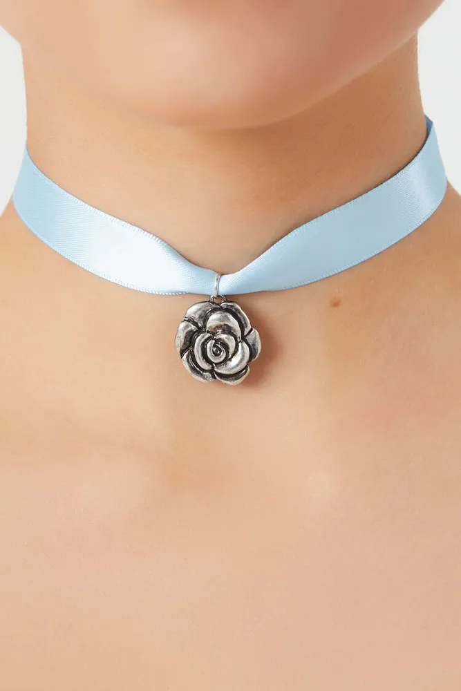 Forever 21 Women s Ribbon Rose Choker Necklace in Silver Blue