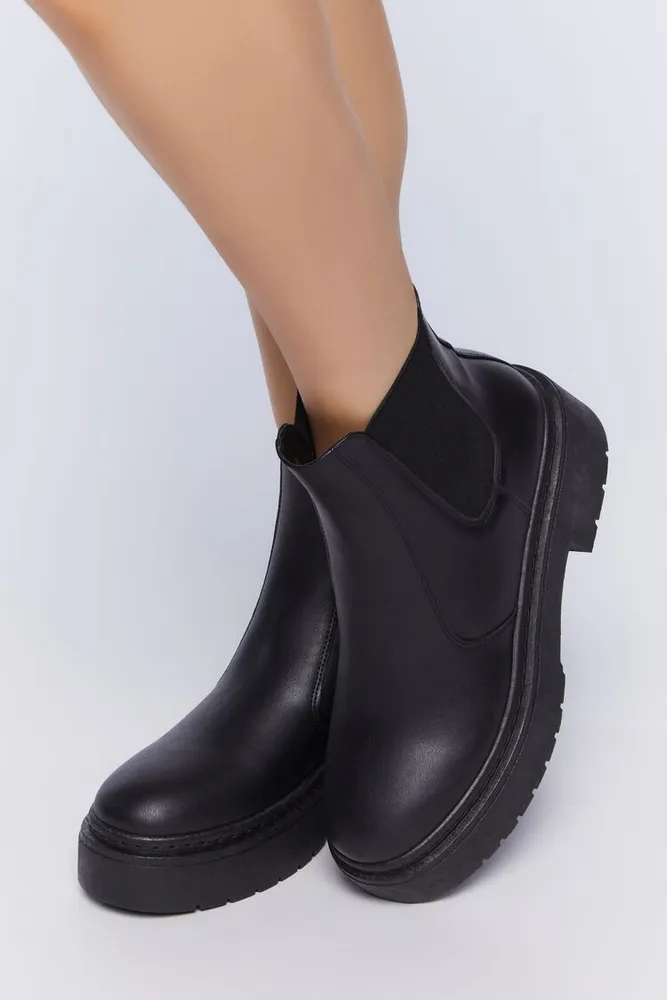 Forever 21 Women s Platform Chelsea Boots in Black 7.5