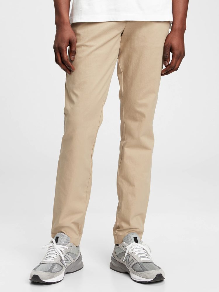 Modern khakis in slim fit with clearance gapflex