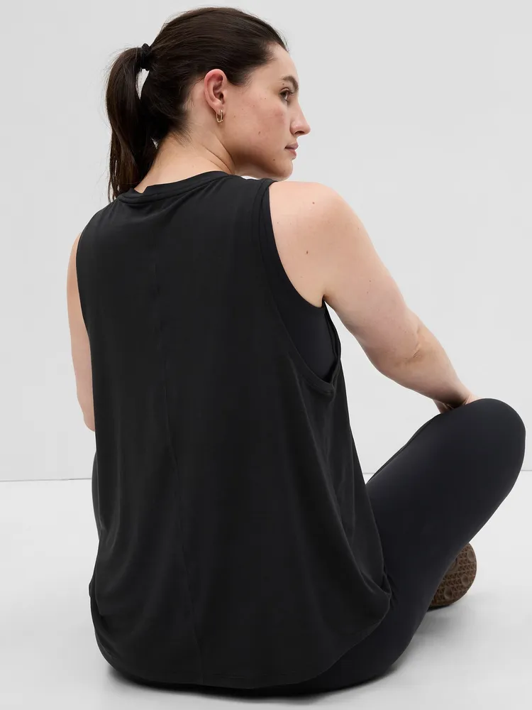 Gapfit tank online tops