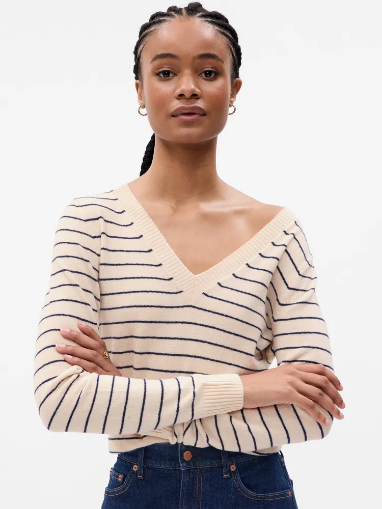 Gap v neck clearance jumper womens