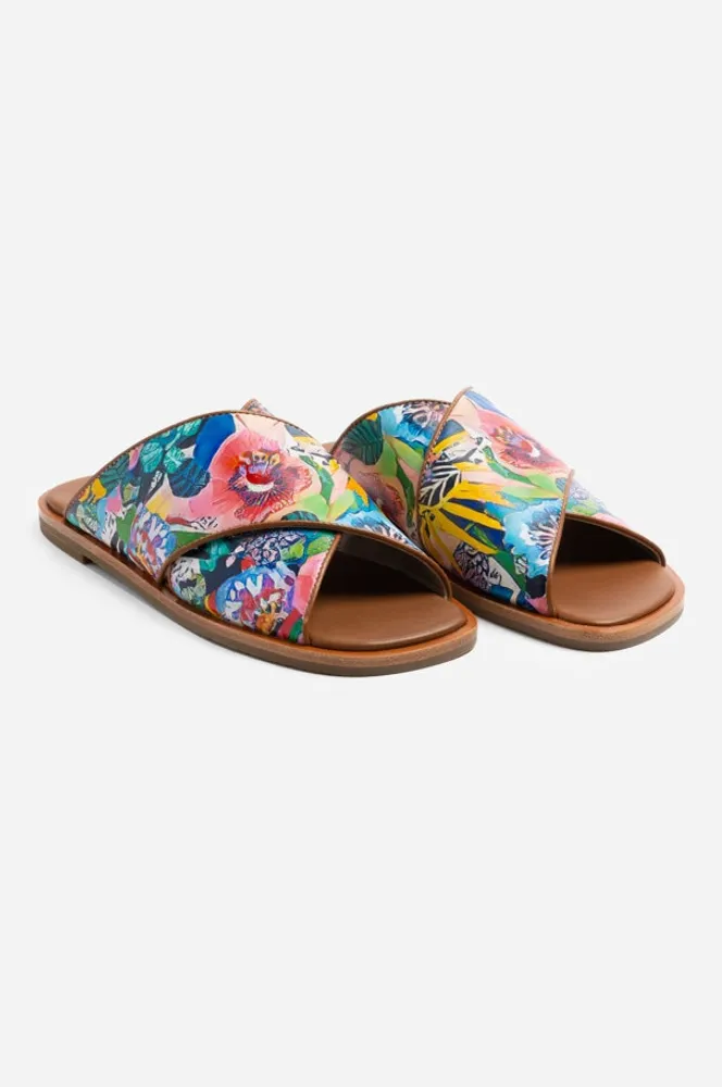 Johnny was sandals top