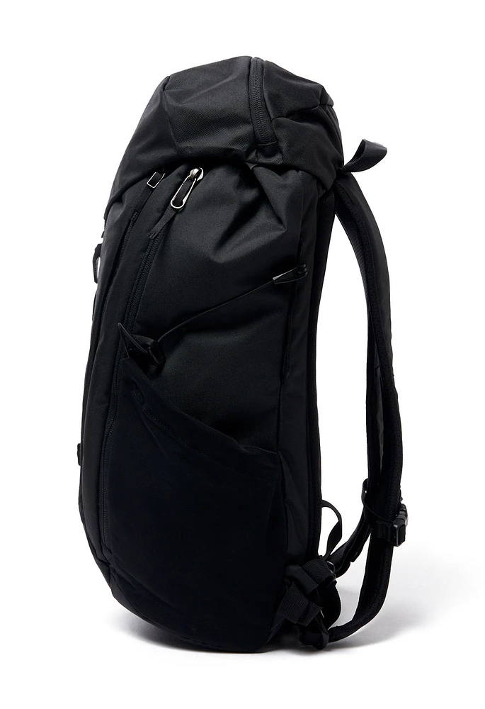 Arc'teryx Mantis 20 Backpack - Black | King's Cross
