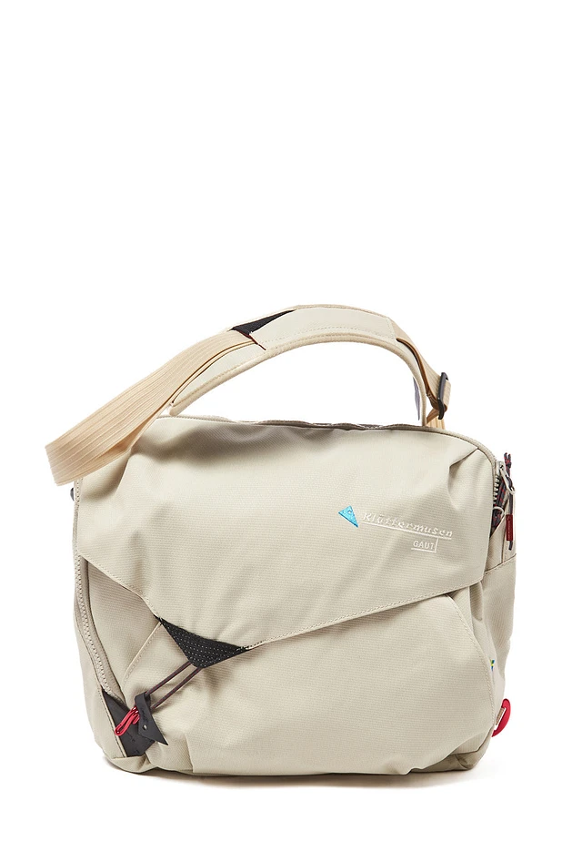 Klättermusen Gaut Messenger Bag ホワイト KLATTERMUSEN Gaut Messenger Bag [Silver Creme]